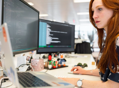 白鯨外貿(mào)網(wǎng)站建設(shè)為您分享：app和小程序的區(qū)別有哪些？